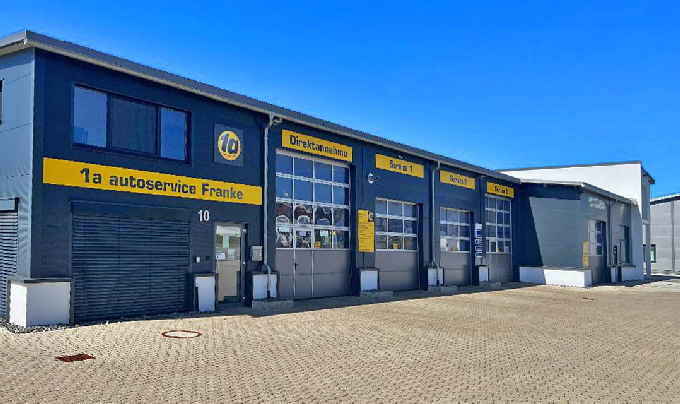 Buero-mit-Werkstatt-und-Waschplatz